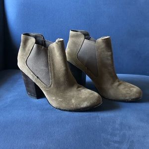 Bjorndal Suede Booties - Olive green/brown